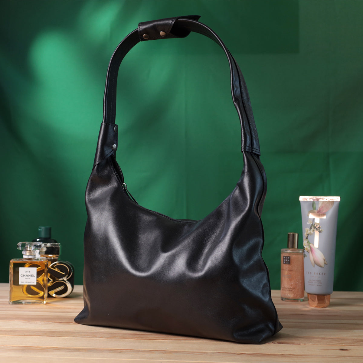 Practical Shoulder Bag for Women SHVIGEL 22828 Black Smooth Genuine Leather