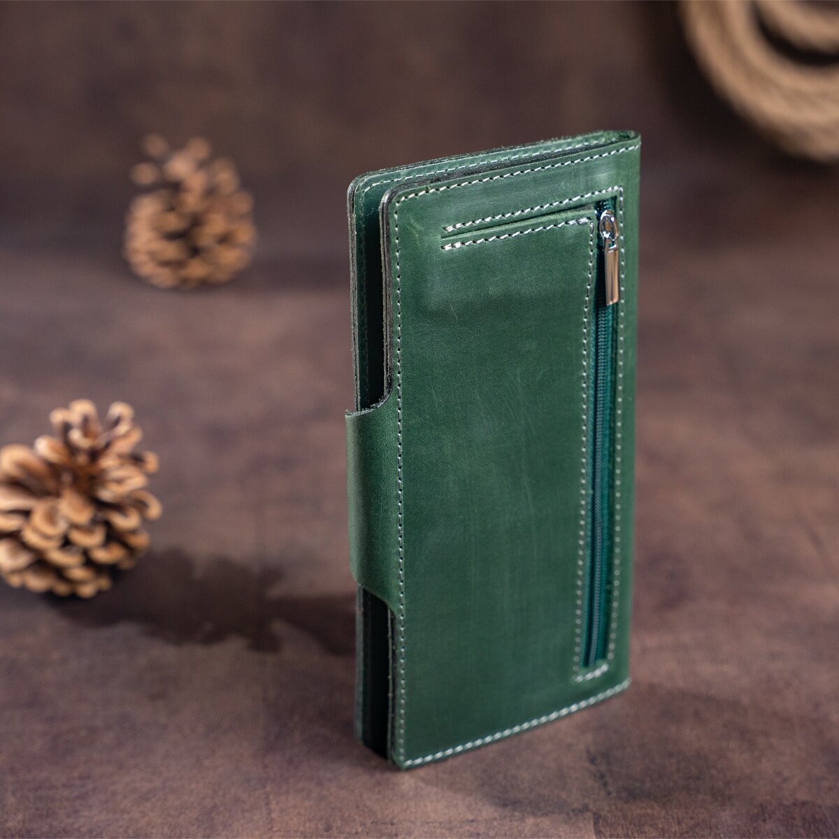 Unisex Vertical Wallet SHVIGEL 16179 Vintage Green Leather with Button Closure