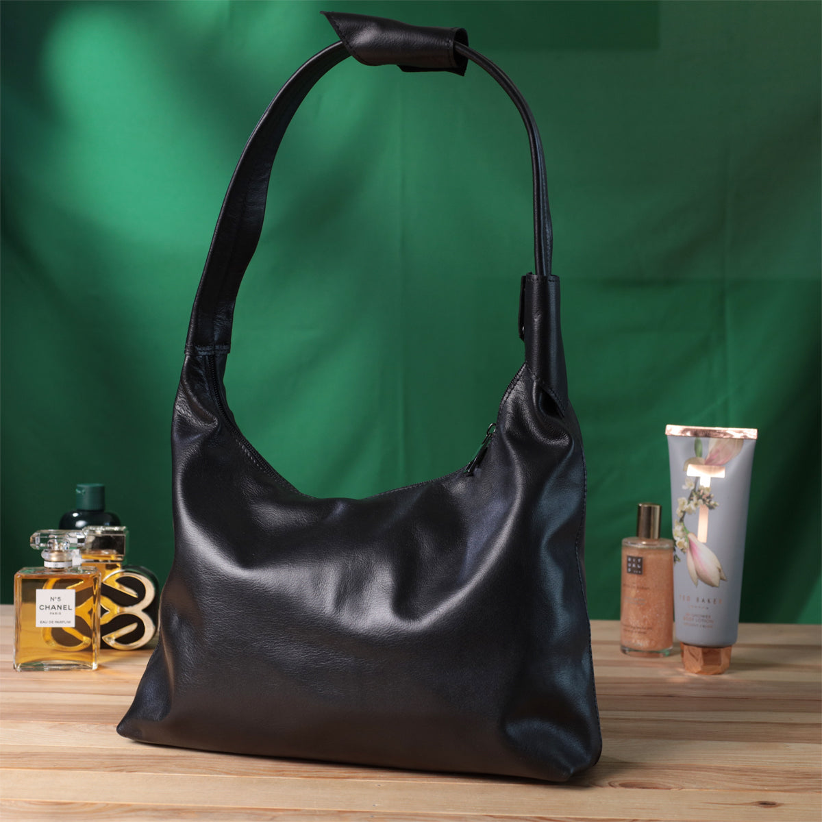Practical Shoulder Bag for Women SHVIGEL 22828 Black Smooth Genuine Leather